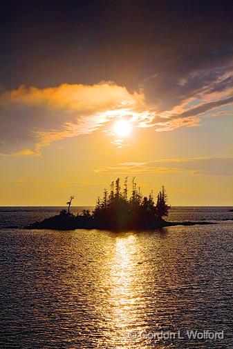 Looming Cloud_01409.jpg - One of the most impressive non-storm clouds I've ever seen.Photographed from the north shore of Lake Superior in Ontario, Canada. 